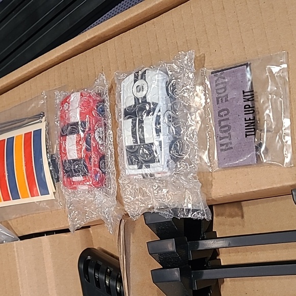 2006 Life Like Ford Mustang Challenge HO Scale Electric Slot Car Racing Set - Picture 4 of 13